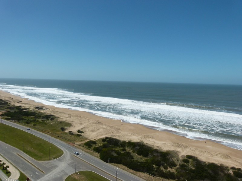 Departamento en primera fila de Playa Brava. Torre Premium